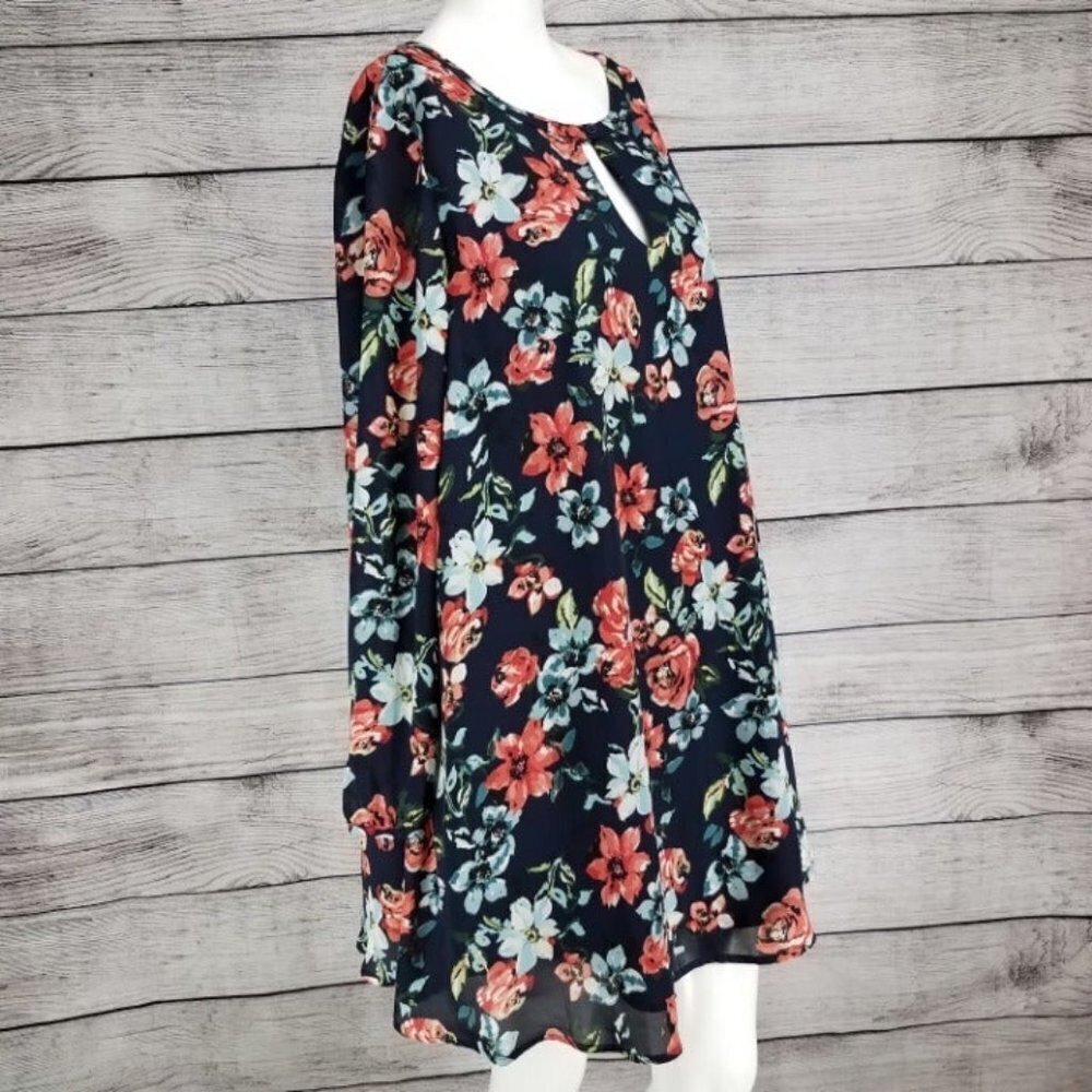 Revolve Cupcakes and Cashmere Size M Floral Shift Mini Dress Long sleeves - Picture 3 of 8